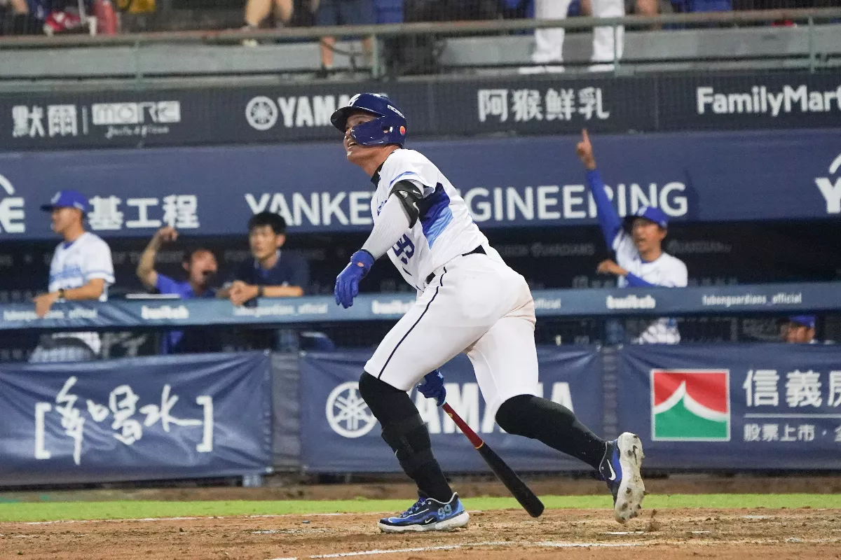 中職／部長開砲！ 張育成首轟棒打蔡齊哲