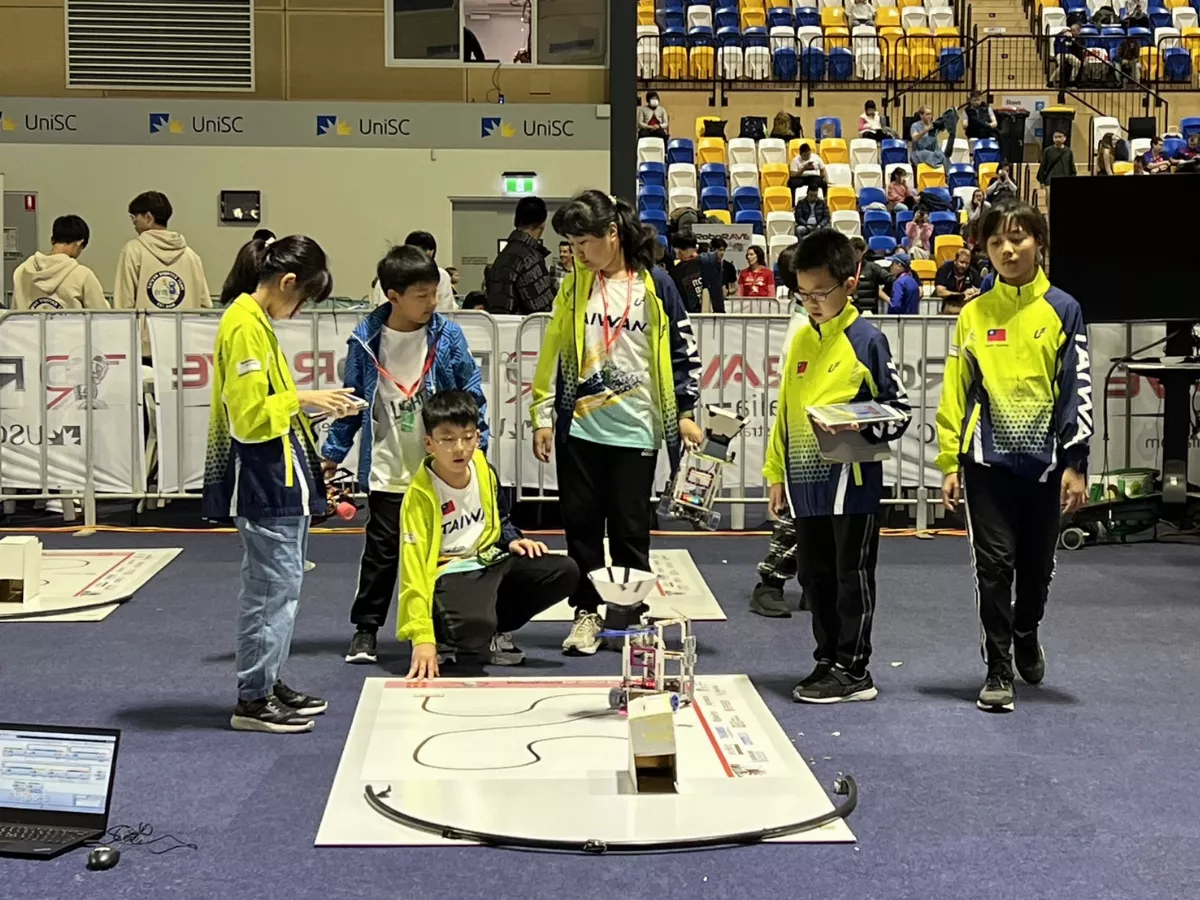 台灣之光　林園國小團隊澳洲機器人大賽奪冠