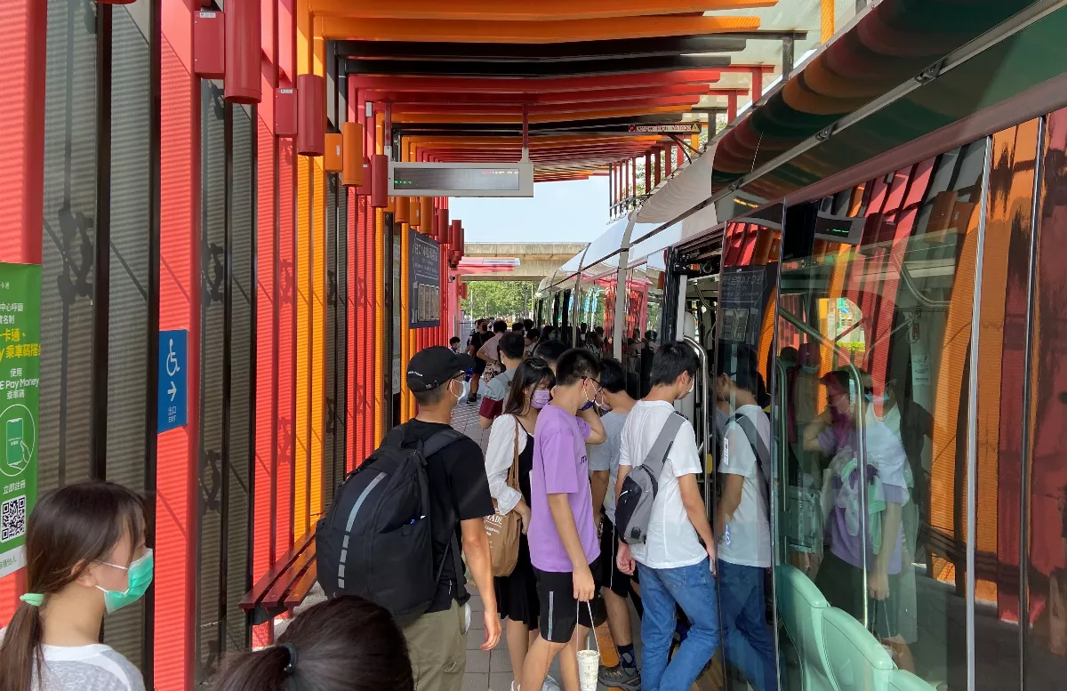 高雄輕軌成圓營運彈跳　「愛河之心」運量奪冠