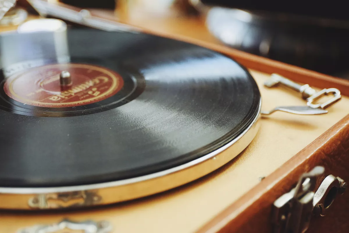 不畏串流音樂當道 黑膠、卡帶復古熱潮回歸