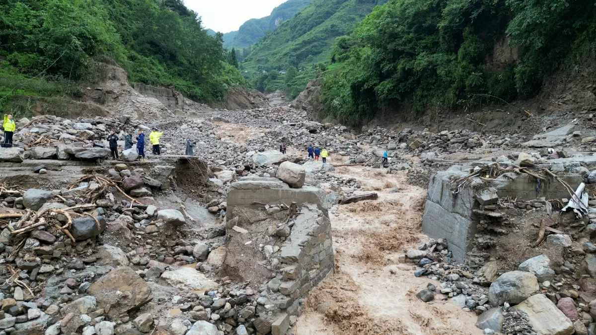 暴雨山洪襲擊 四川雅安30多人失聯