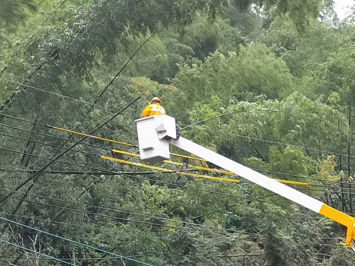 凱米帶來災情 台電急搶修停電區域