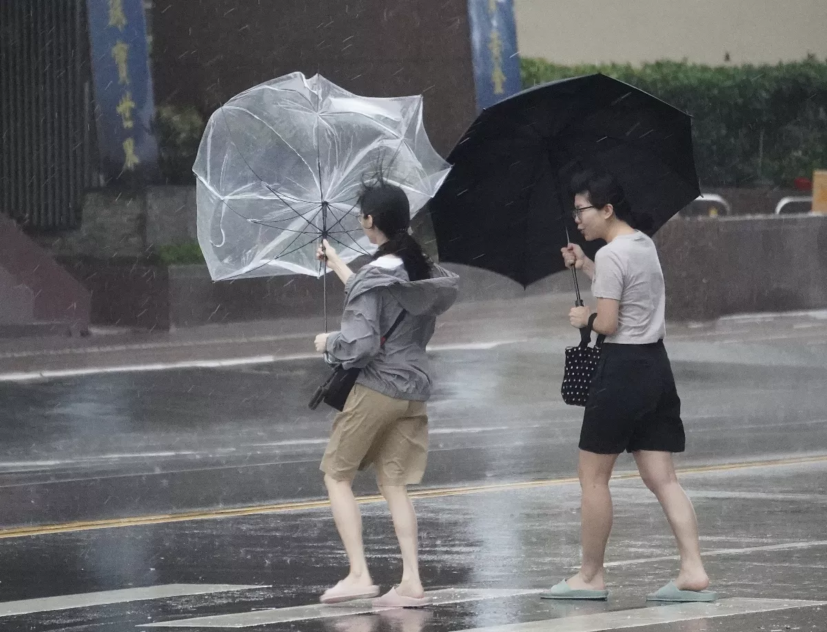高雄深夜慎防超大豪雨 入夜後低窪地區嚴加警戒