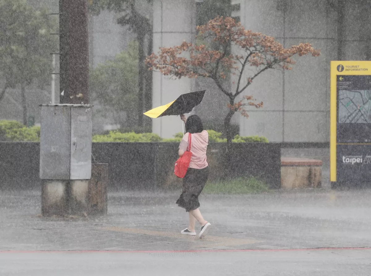 颱風凱米兜圈後才登陸 搖擺路徑令專家驚訝
