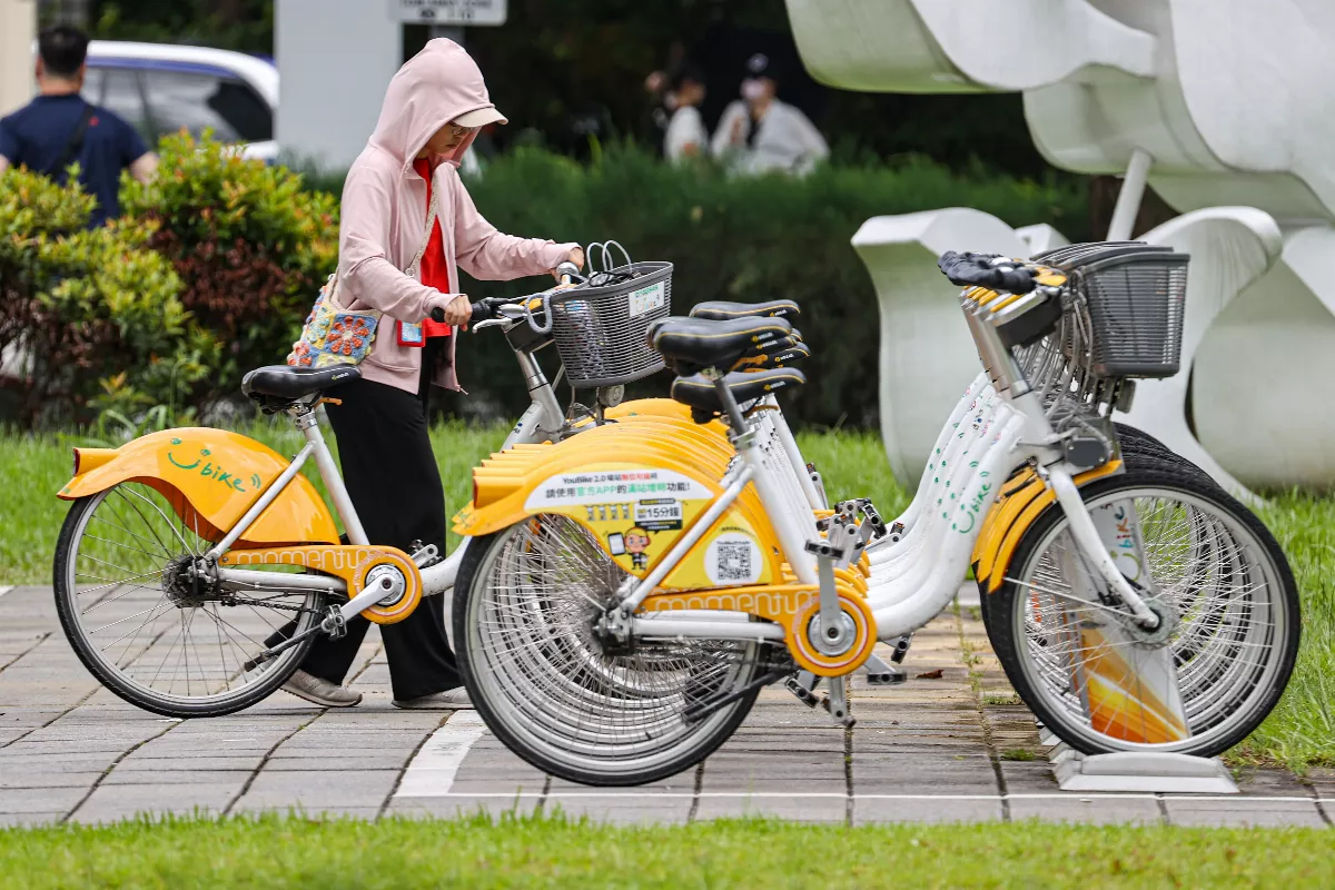 凱米颱風遠離 北市公車、YouBike26日正常營運