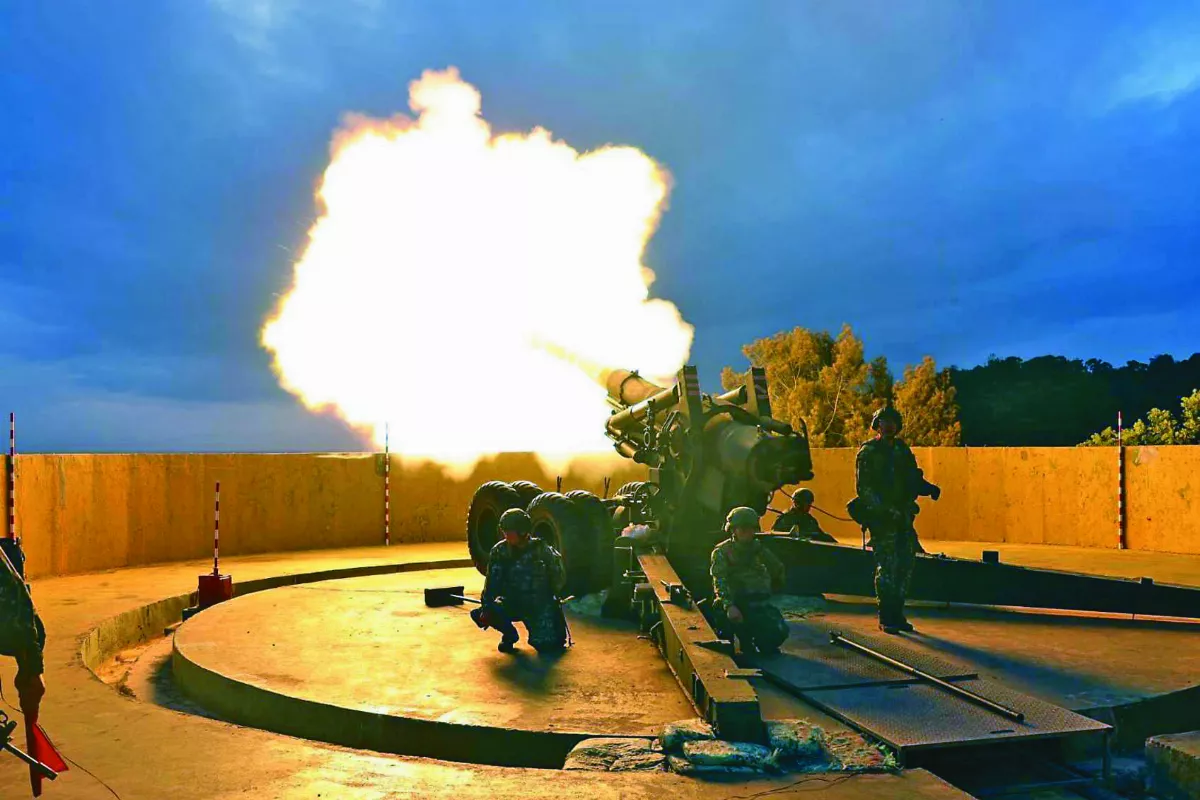 不畏凱米逼近 馬防部火砲實彈射擊