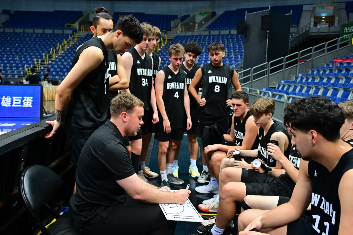 佛光盃／20歲就當教練！ 紐西蘭教頭另類籃球路