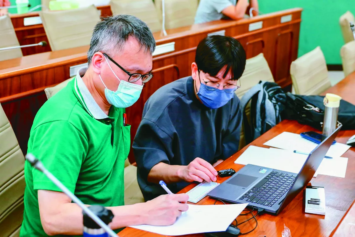 師道式微、過勞  自願退休老師逐年增