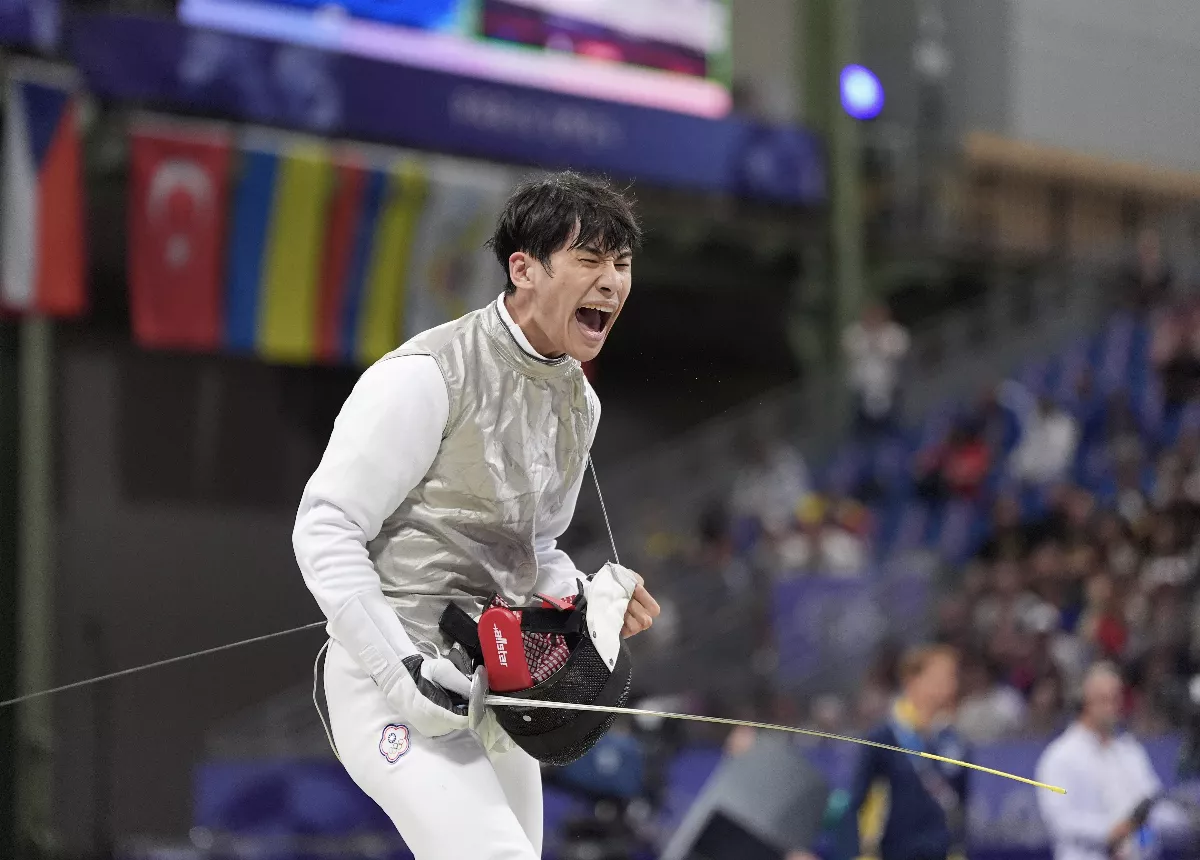 奧運／36年來首位男劍士 陳弈通五環初戰告捷