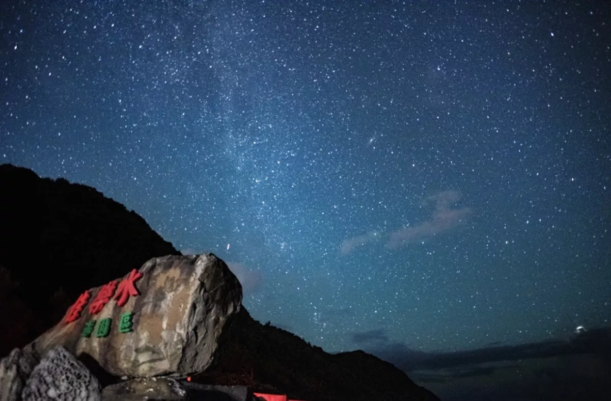 滿天星斗 屏東佳樂水邀七夕看英仙座流星雨