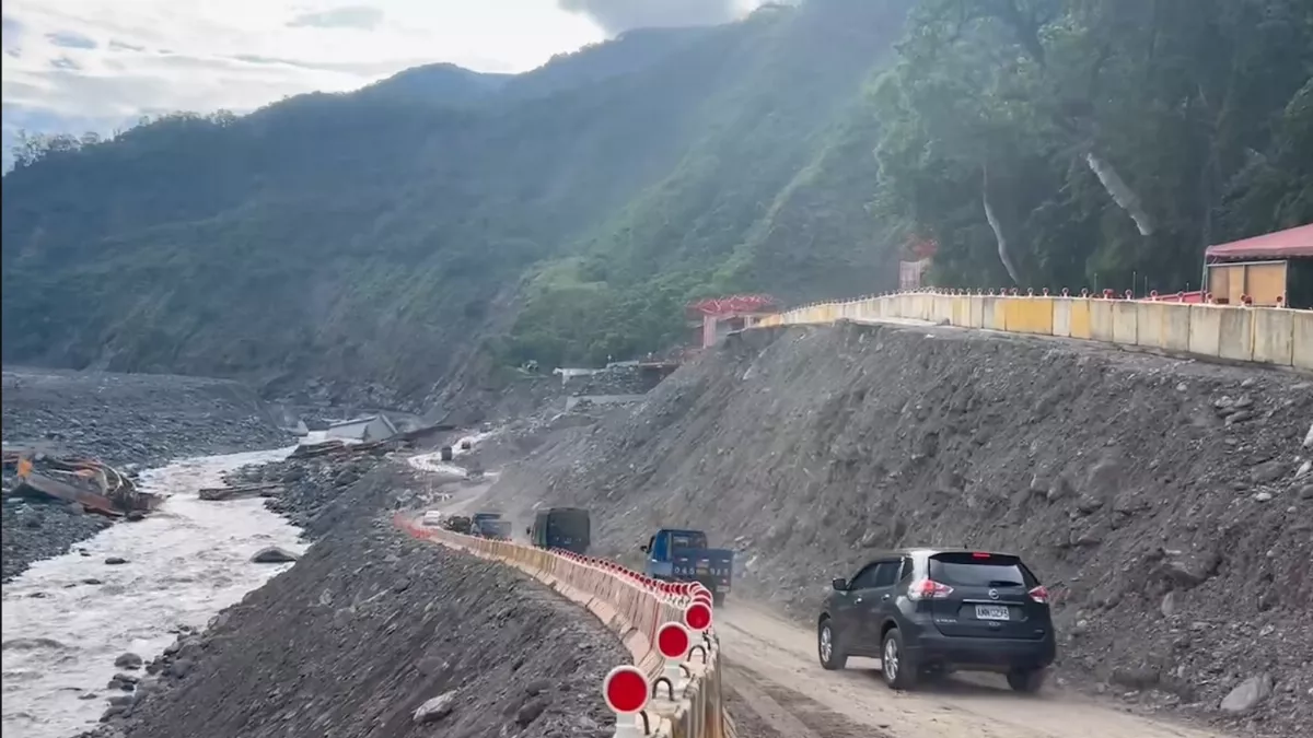 桃源區明霸克露橋河床便道搶通　採3時段放行