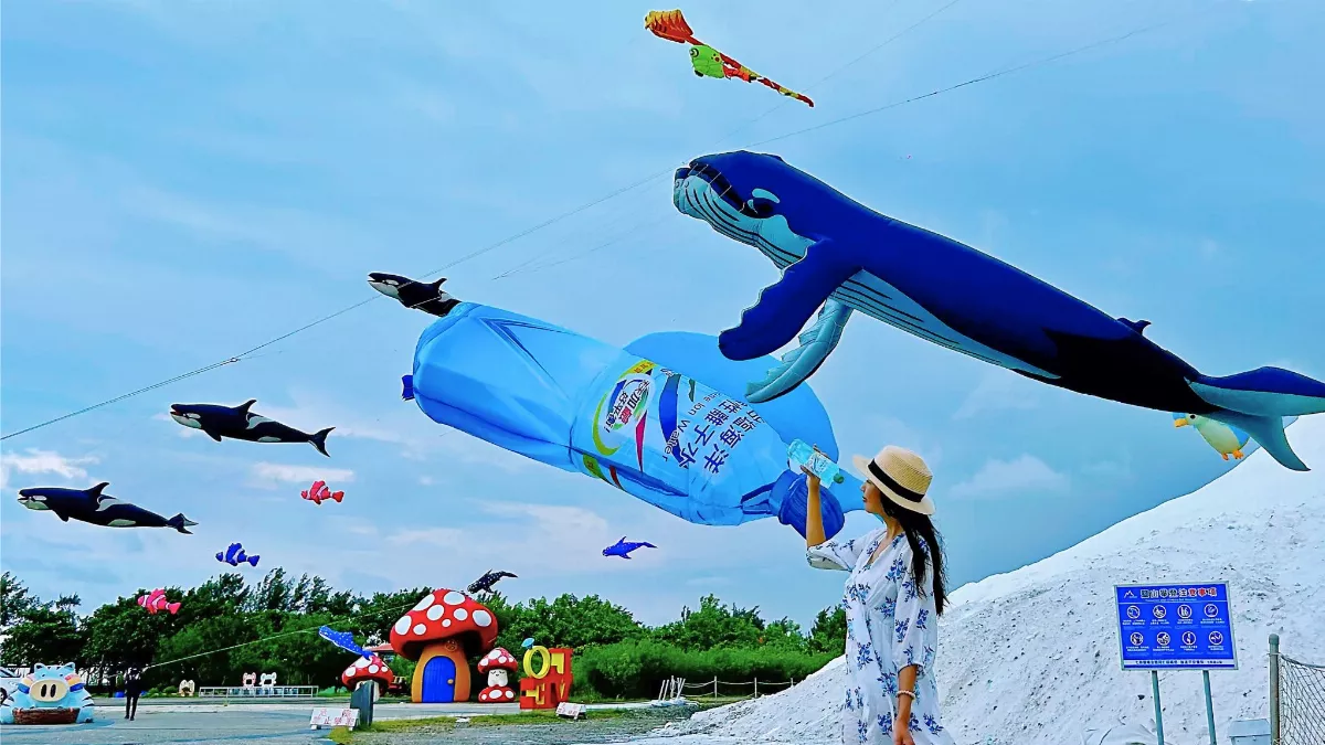 大型風箏競秀 七股鹽山登場