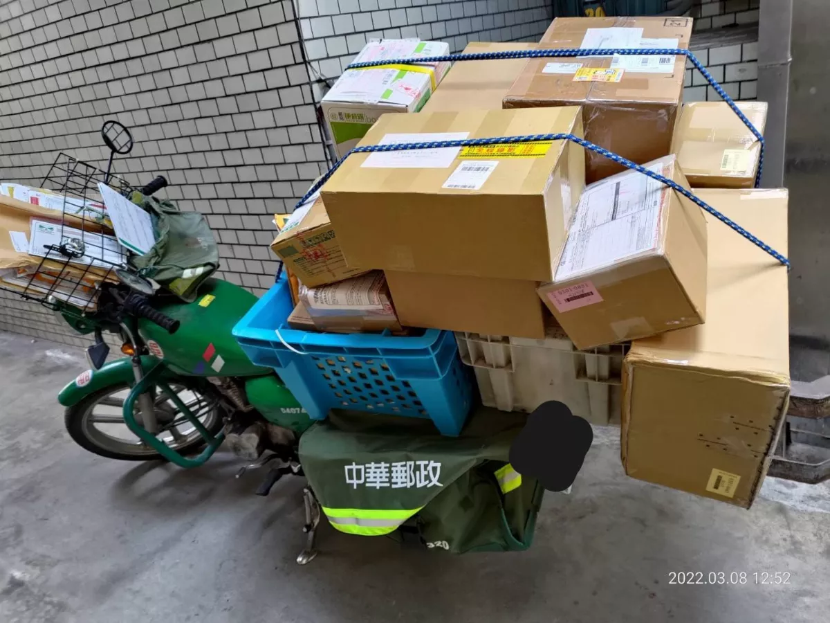 天熱人力荒加趕時間  郵務車違規罰單變多  