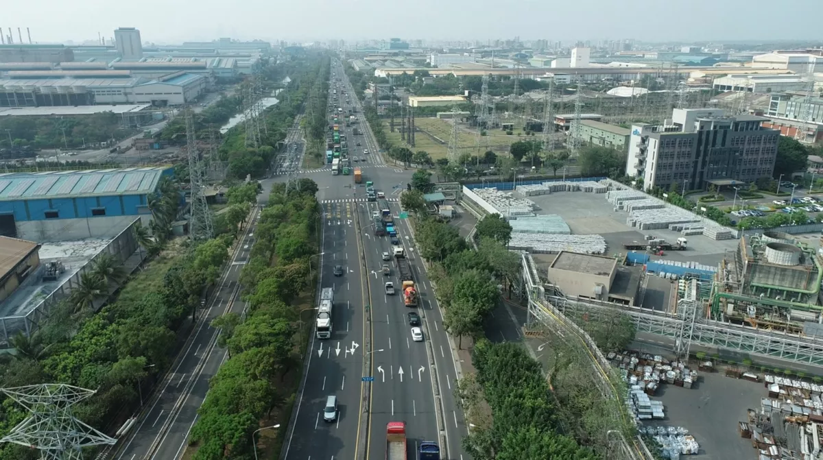 貨櫃車上國道 10月起須過動態地磅系統