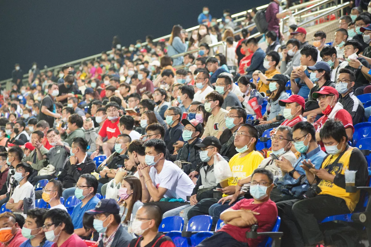 中職／嘉市球場遇雷擊 大螢幕搶修中