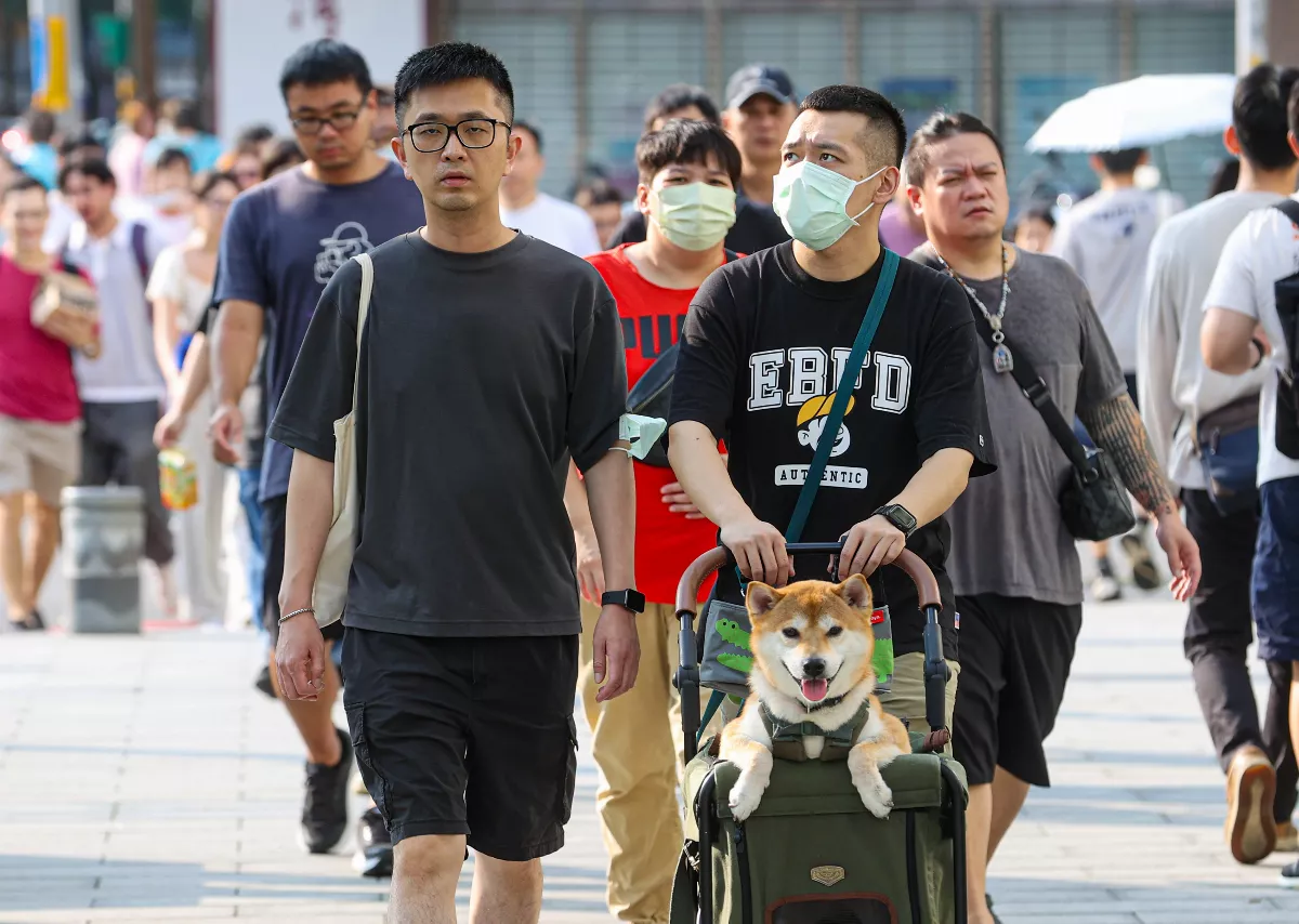 天氣悶熱高溫上看34度 午後有短暫雷陣雨 