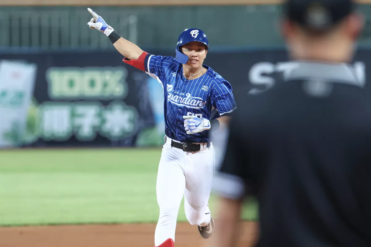 中職／周佳樂首轟領悍將勝 猿隊不敵雄鷹成墊底