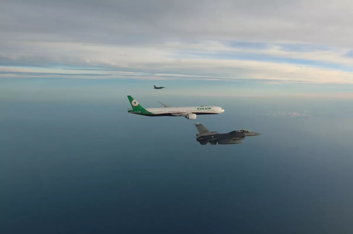 奧運／F-16伴飛 林郁婷等國手搶捕捉