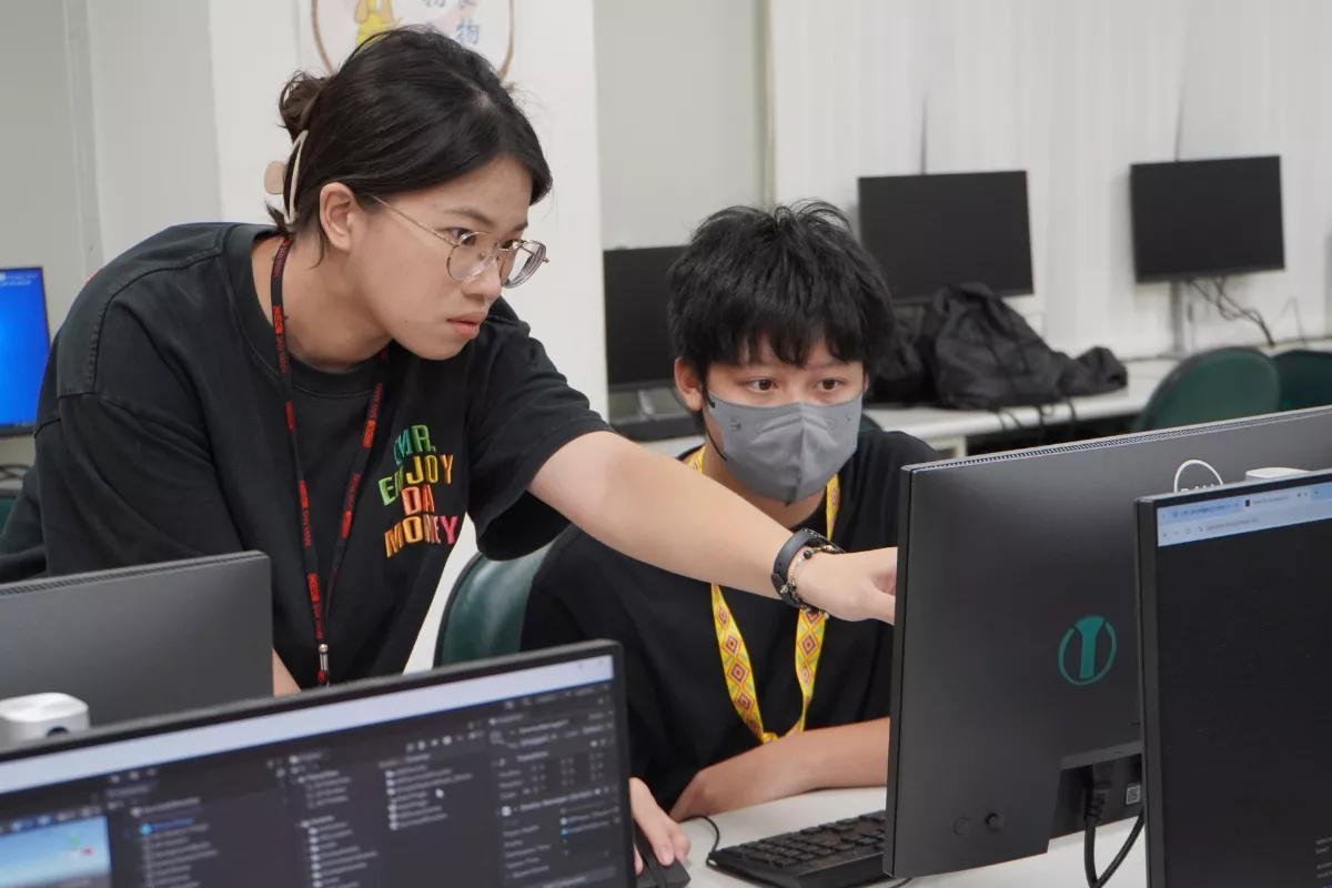 大學體驗營大葉登場　引學子探索生成式AI