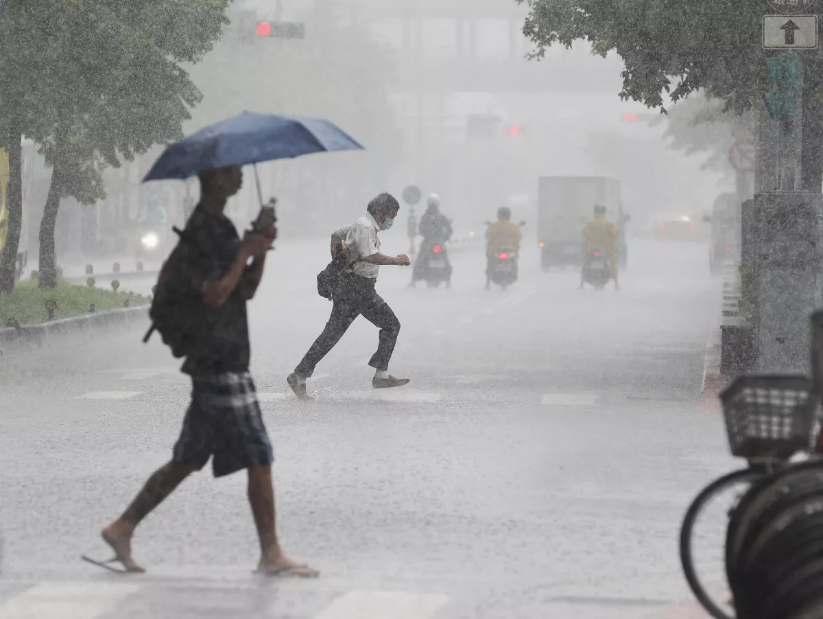 氣候悶熱高溫達32度 各地留意大雷雨
