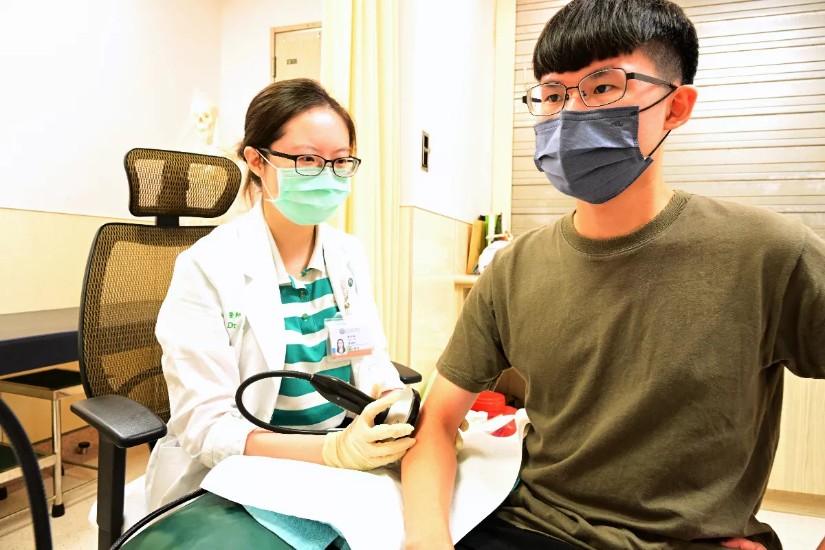 狂搬供品手痛難彎 震波治療即時救援