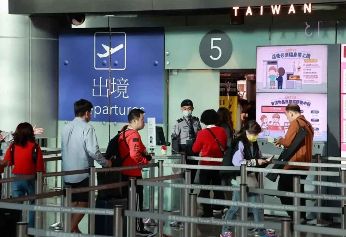桃機二航廈出境大廳漏水 桃機公司：地震降雨所致