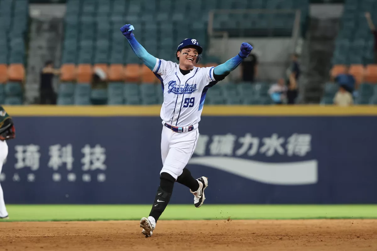 中職／部長再見轟 張育成9局下一棒逆轉勝鷹
