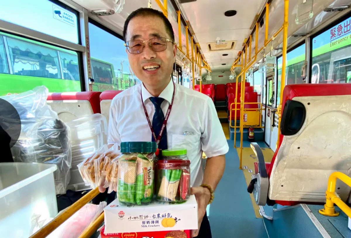 台中63號公車「餅乾駕駛」 給乘客溫馨正能量