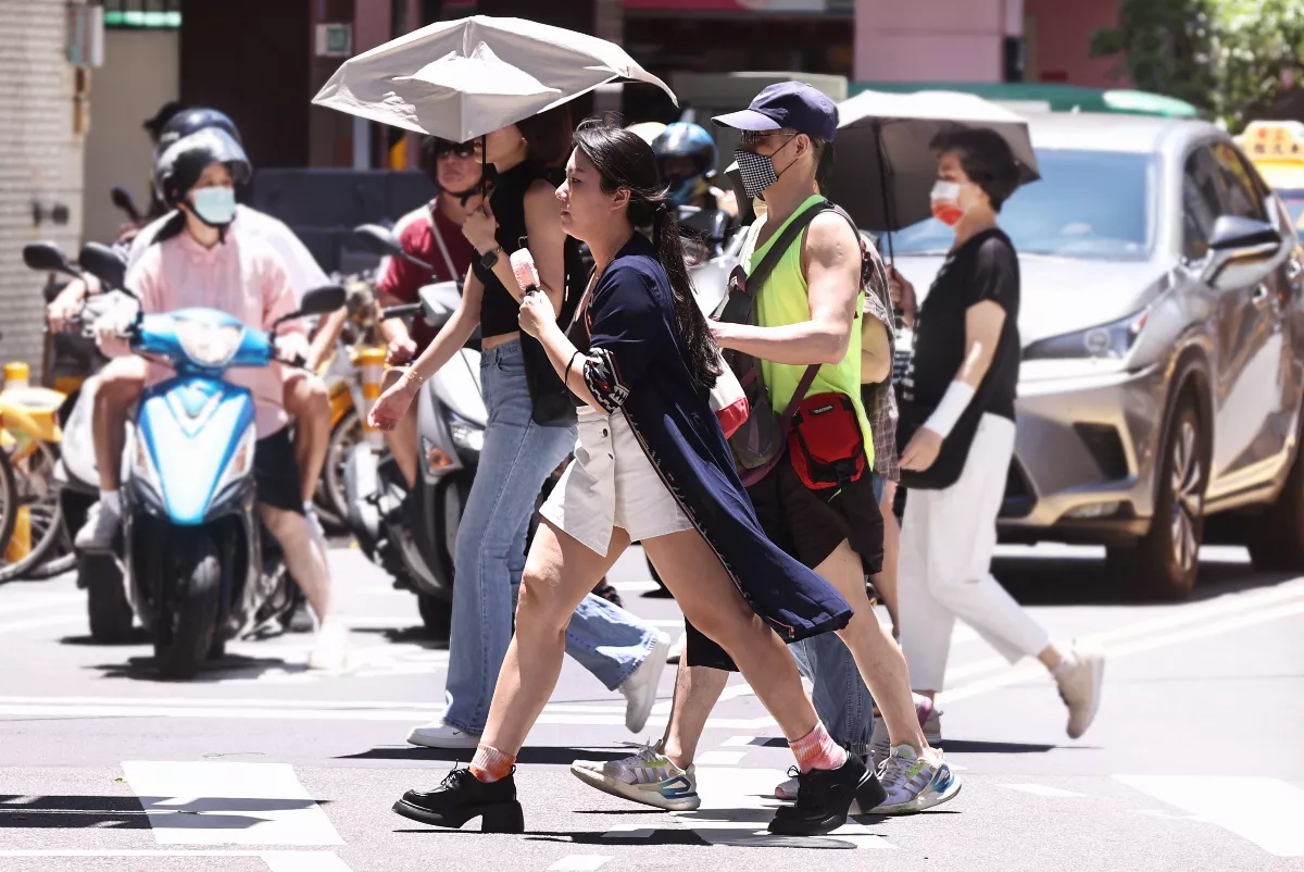 白天感受悶熱 西半部留意午後雷陣雨