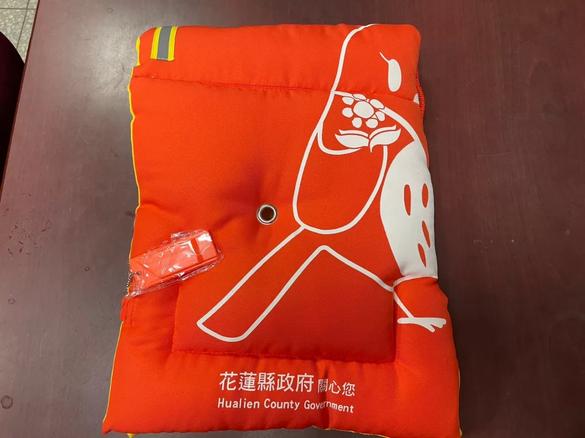 花蓮國小新生開學禮  防災頭套+餐具組