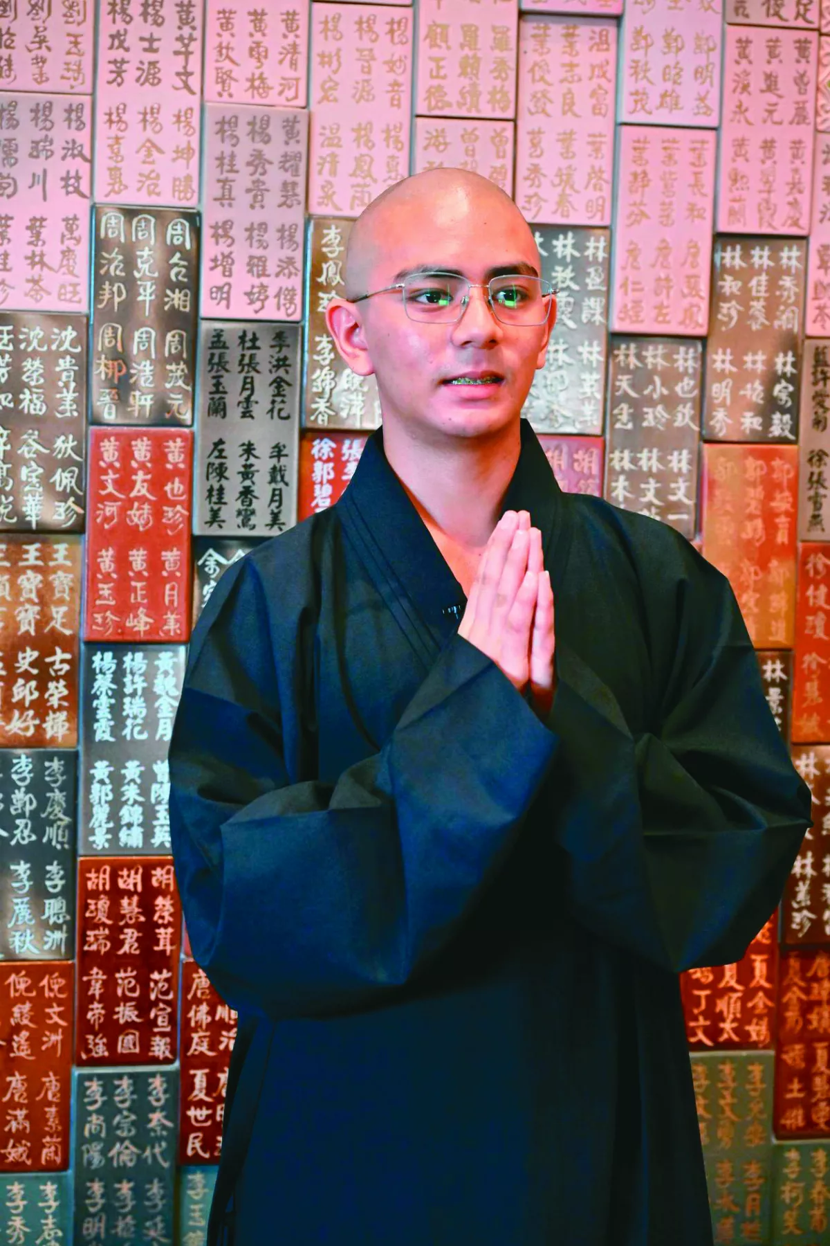 畢業生感謝師恩 乘敬沙彌 為教爭光爭榮