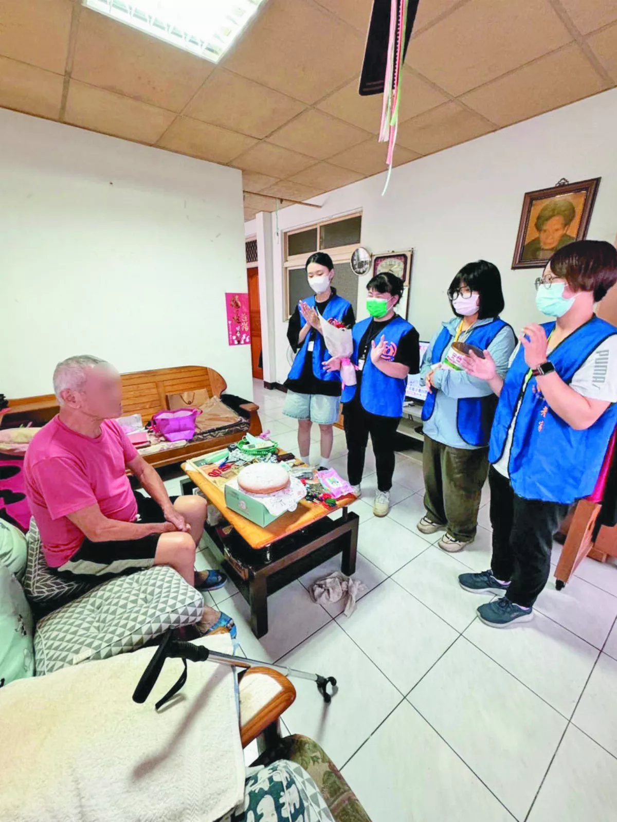 到宅為獨老慶生  學子心暖暖