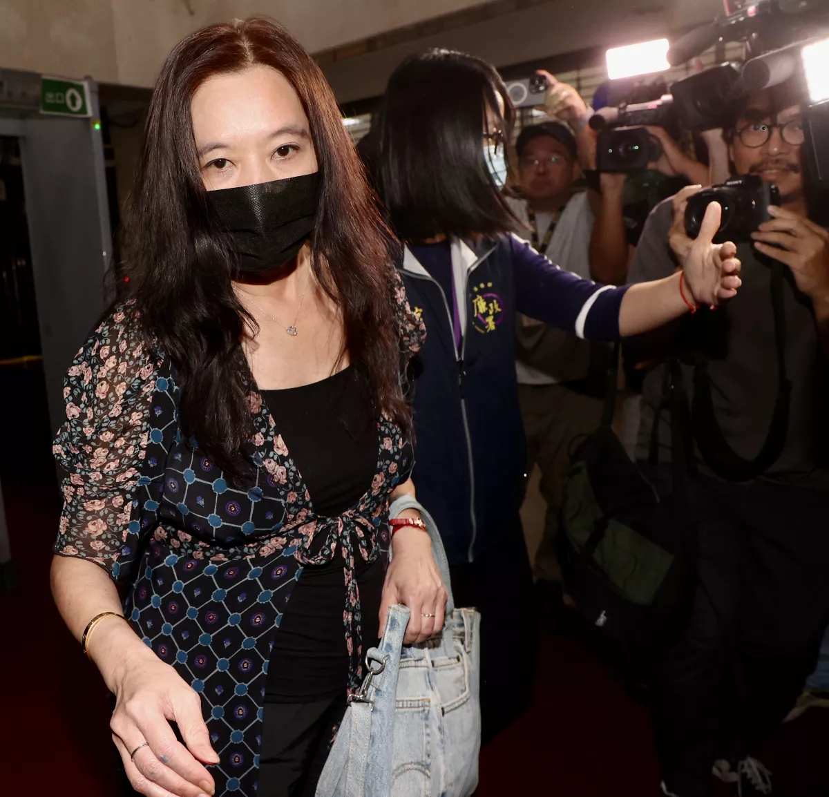 政治獻金金額曝光  應曉薇養名駒、送小孩出國深造 