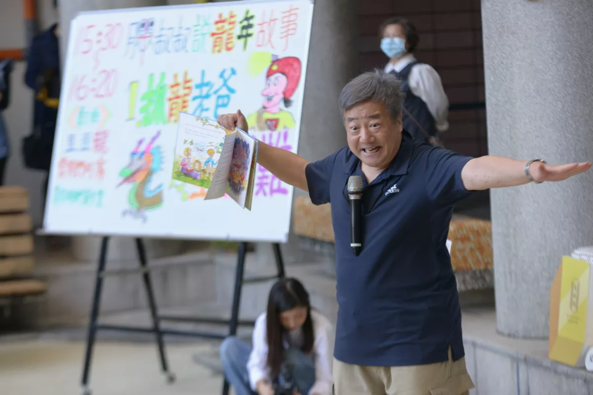 將快樂帶給小朋友 胖叔叔說故事成了「孩子王」