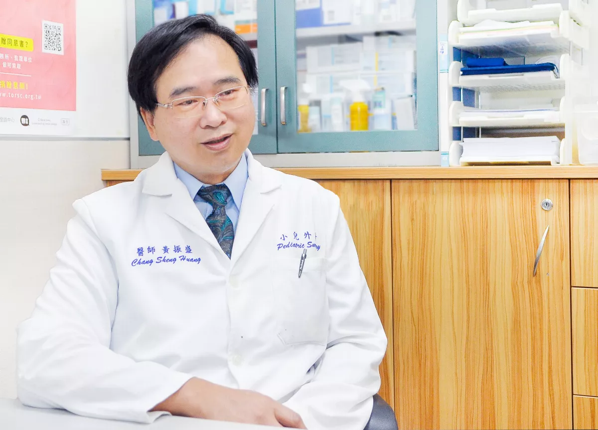 嬰兒嘔吐又血便 腸套疊險致命