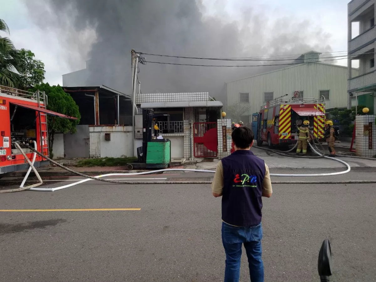 台南新營工廠火警 環保局發布空品警告