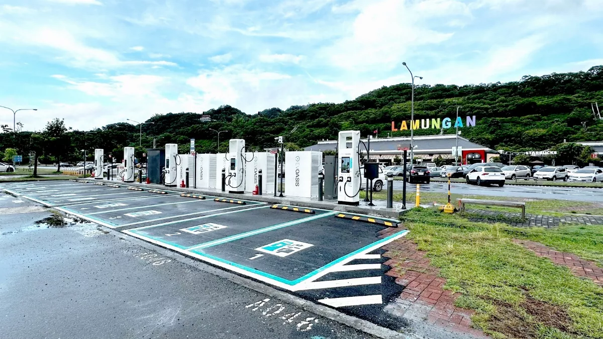 國道服務區電動車快充站  北中南全面啟用
