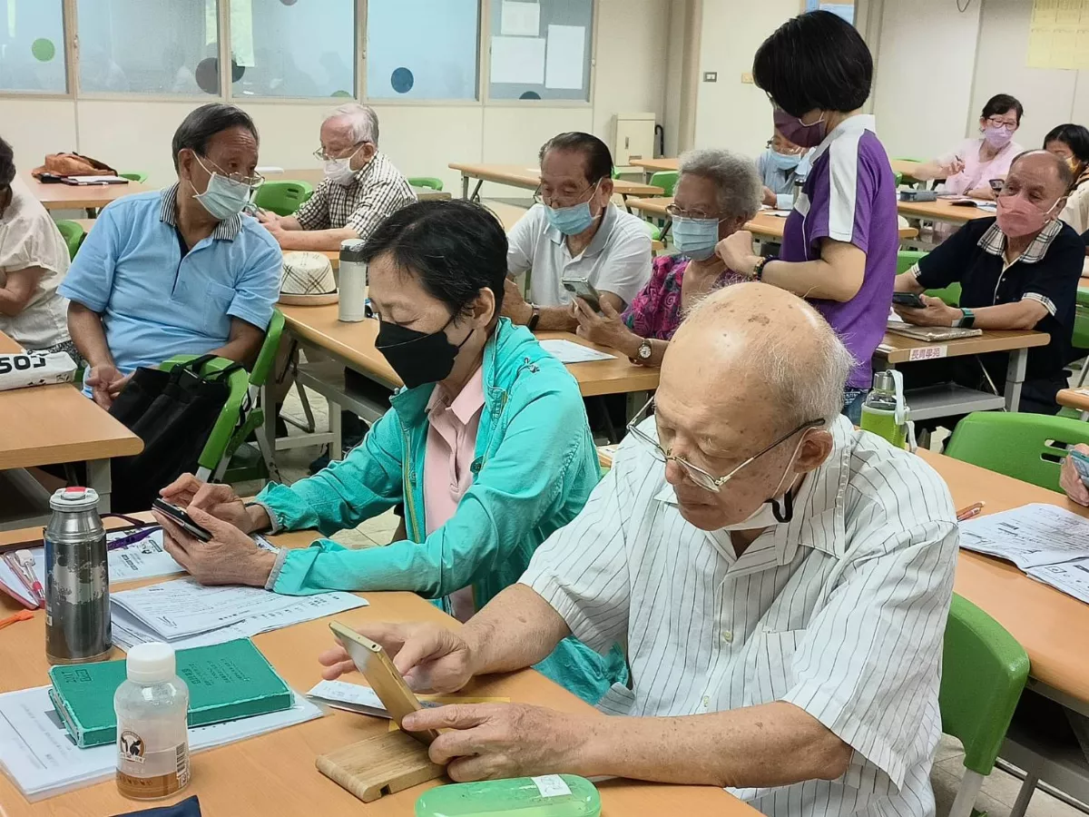 花甲之年晉身作家 不懼老之將至盼青春永在
