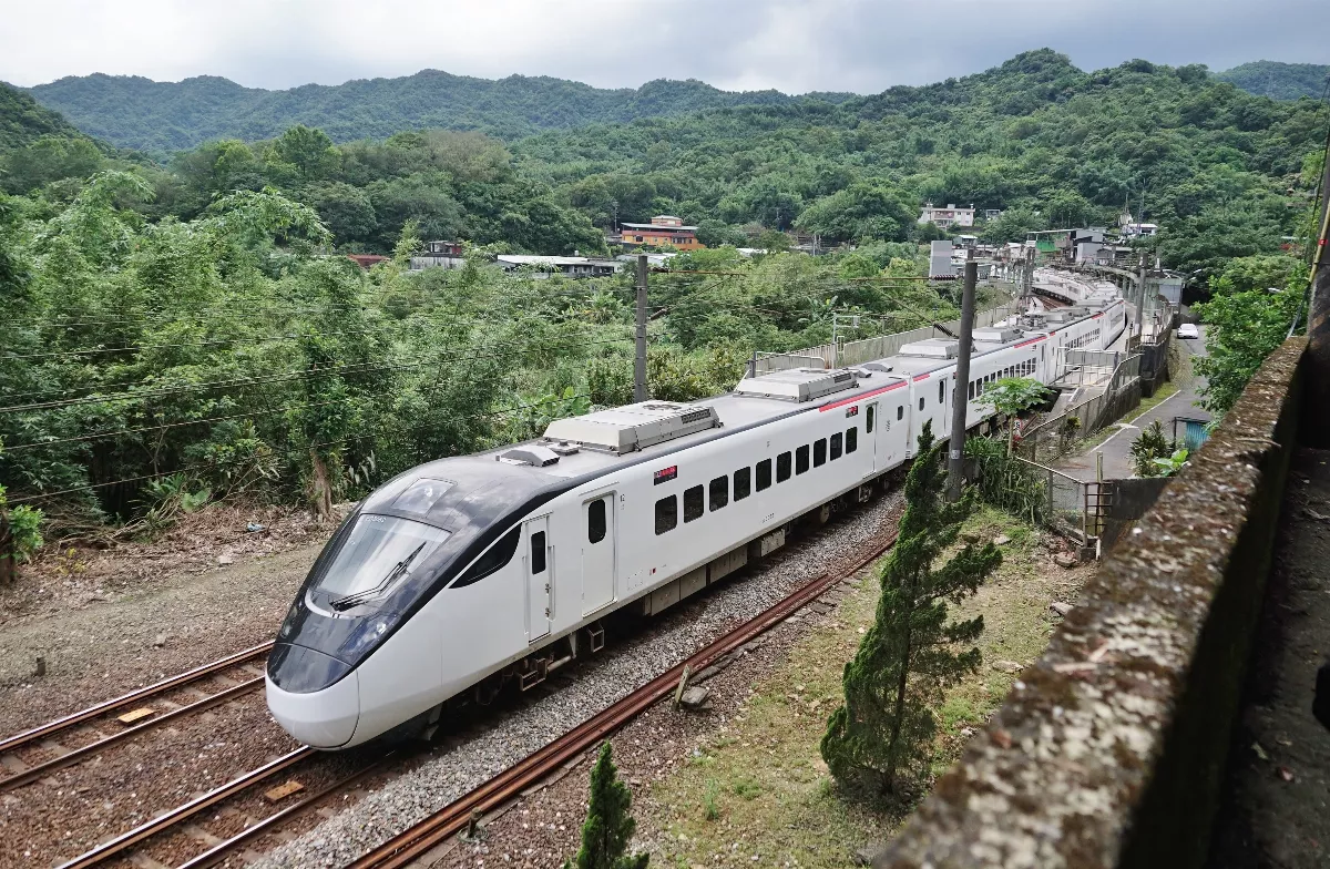 新自強168次集電弓異常延誤 台鐵急調自強號換乘