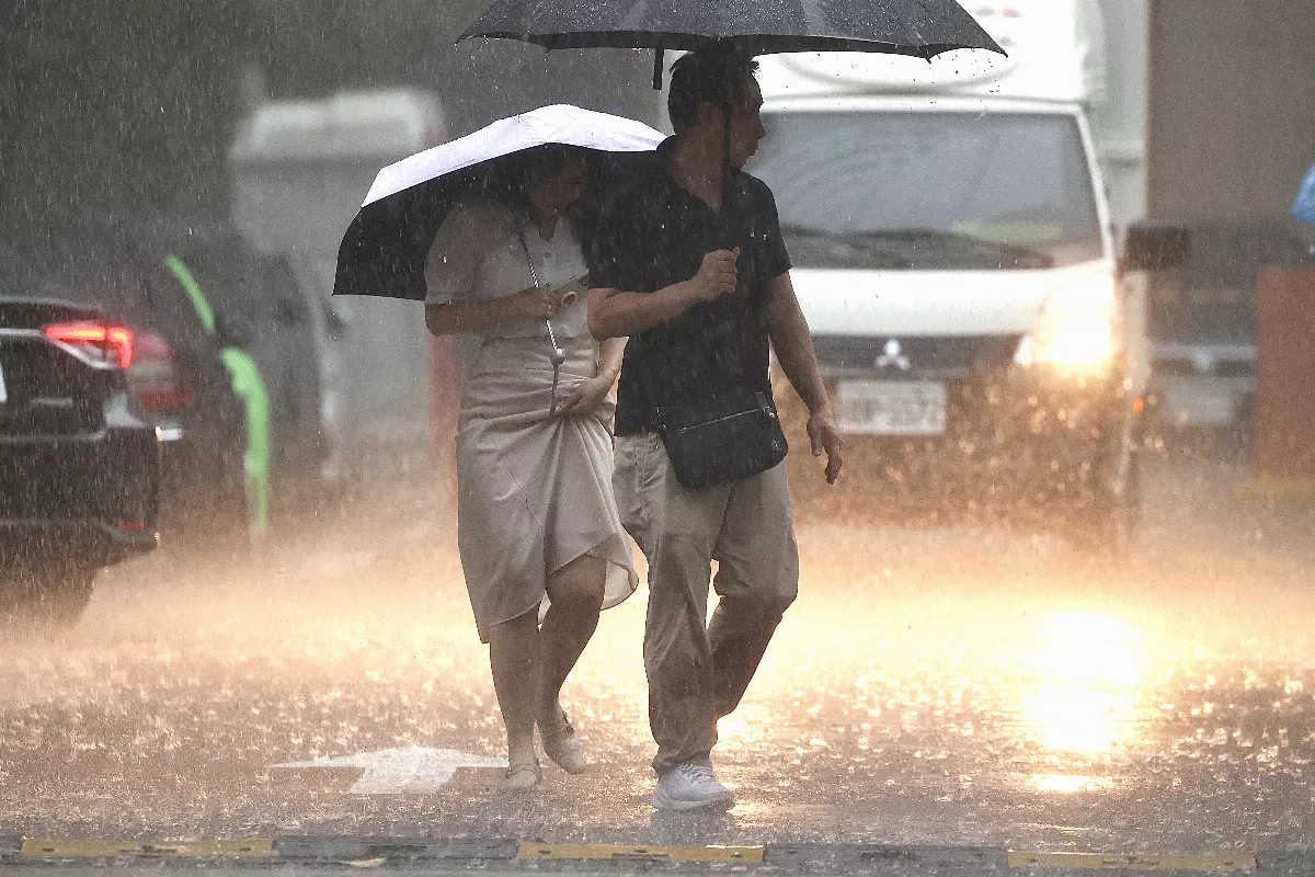 對流雲系發展旺盛 15縣市大雨特報