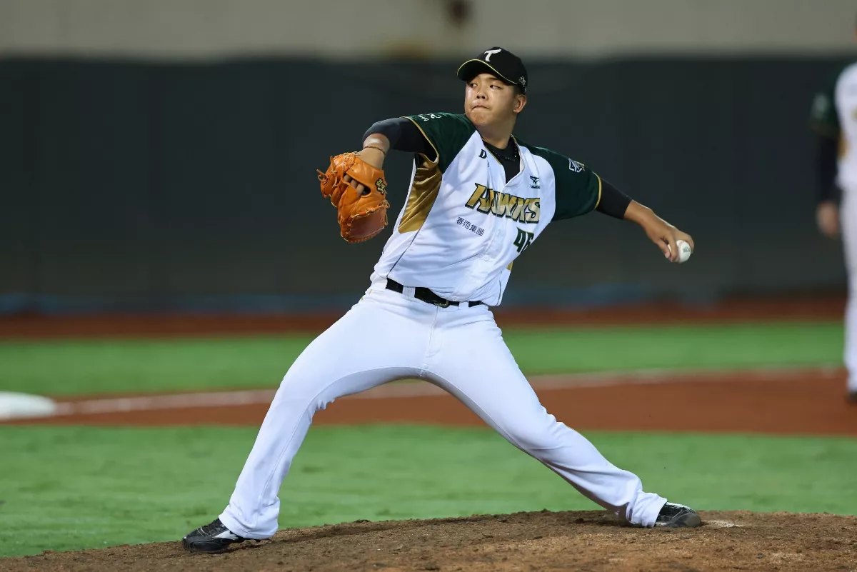 中職／對張育成2次都被轟 黃群獲賴鴻誠金句勉勵