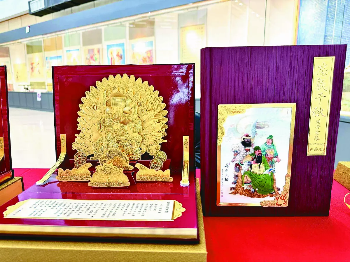 金箔打造立體關公 專書出版