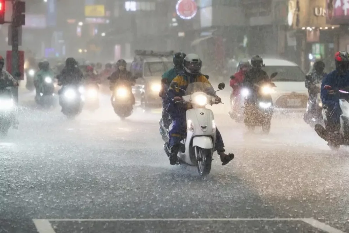 大雨加大潮五堵水位達9.5m  市府籲車輛儘早駛離河川區