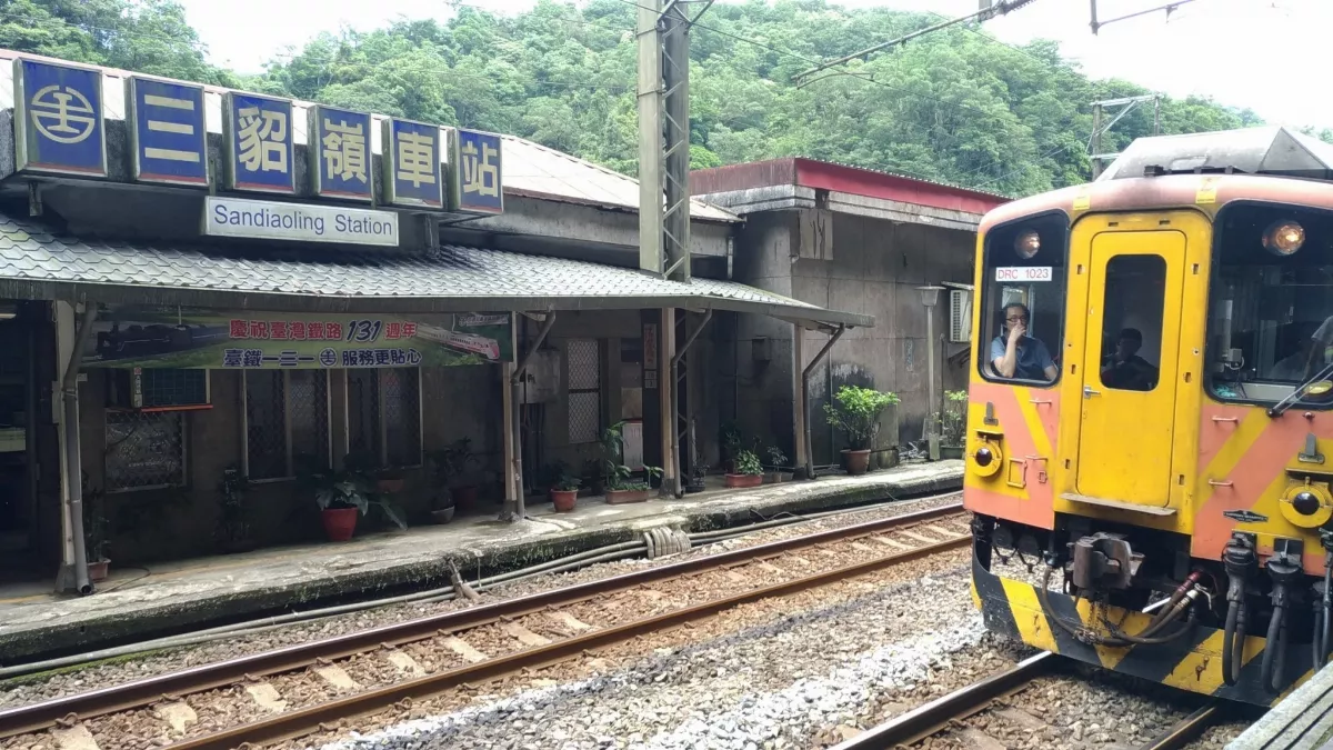 大雨導致落石   猴硐車站至三貂嶺車站單線運轉