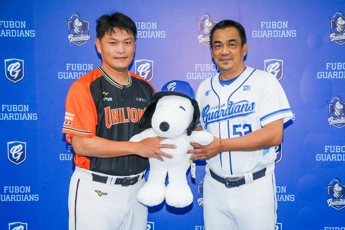 中職／悍將送別潘威倫 陳金鋒獻上史努比玩偶祝福