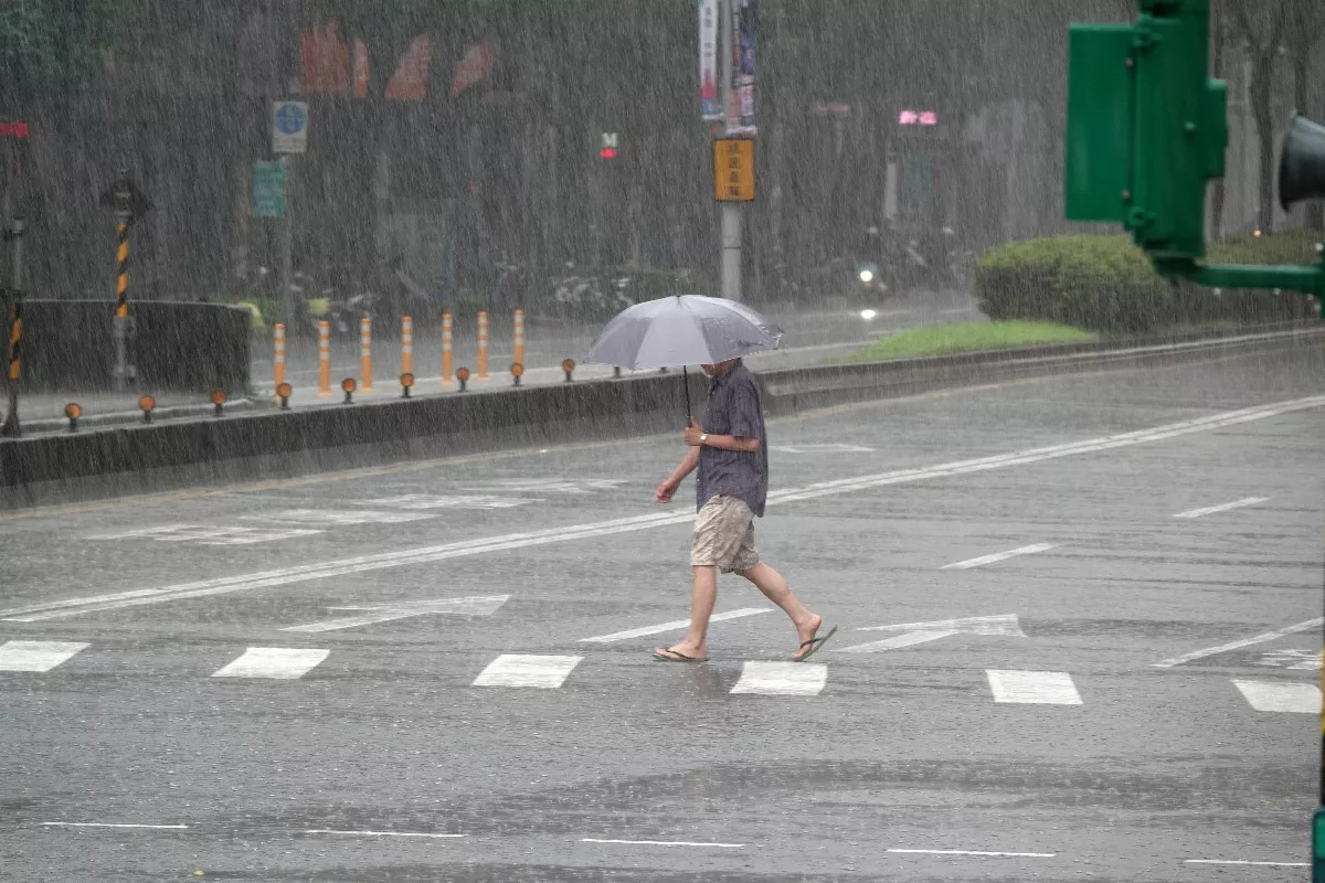鋒面影響 19縣市發布豪雨特報