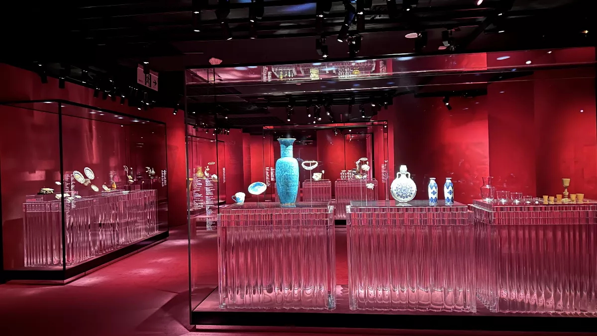 「大美不言」9/26故宮繽紛開展 三方文物同一展櫃比美對話