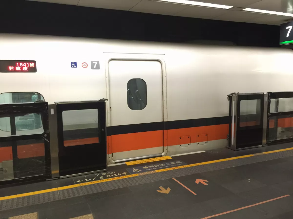 月台門防落軌 台鐵年底試辦、高鐵2028年增設