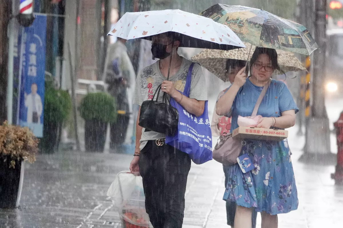 台中山區大雨特報 澎湖機場場暫停地面作業