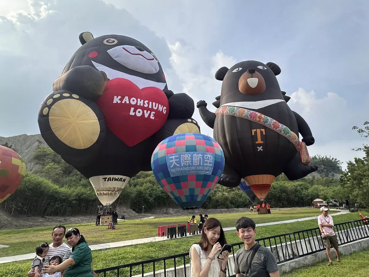 田寮熱氣球 超萌雙熊攜手登月